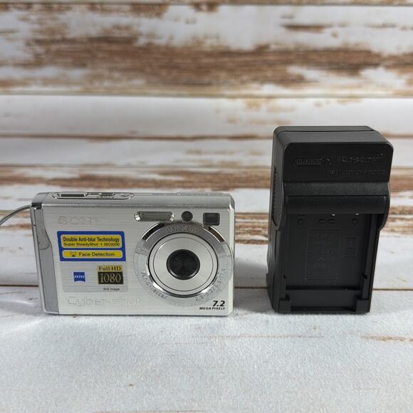 Sony Cyber-shot DSC-W80 7.2MP Digital Silver Display Issue Battery/Charger - Picture 1 of 5